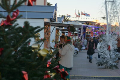2023-12-15 Village de Noël - Agrandir l'image 11 sur 31, fenêtre modale