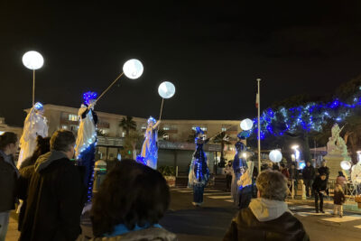 2023-12-28 Déambulation porteurs de lumière Cie Ciélo - Agrandir l'image 25 sur 31, fenêtre modale